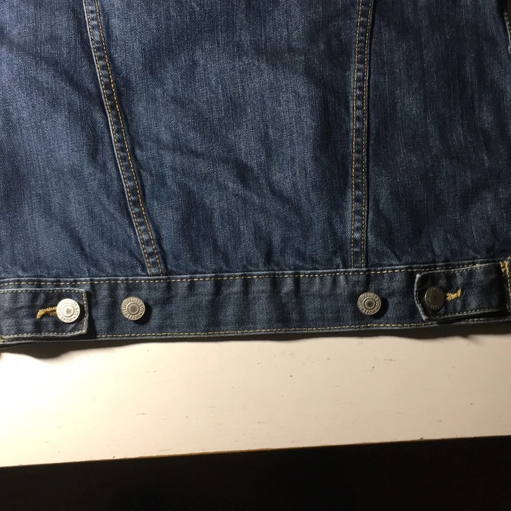 Levi’s classic trucker denim jean jacket size Small 8-10 years